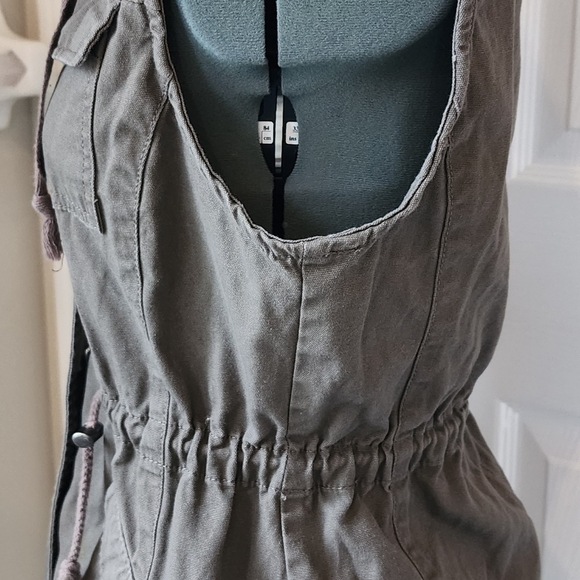 Sebby green cargo vest. Petite SM - Picture 4 of 6